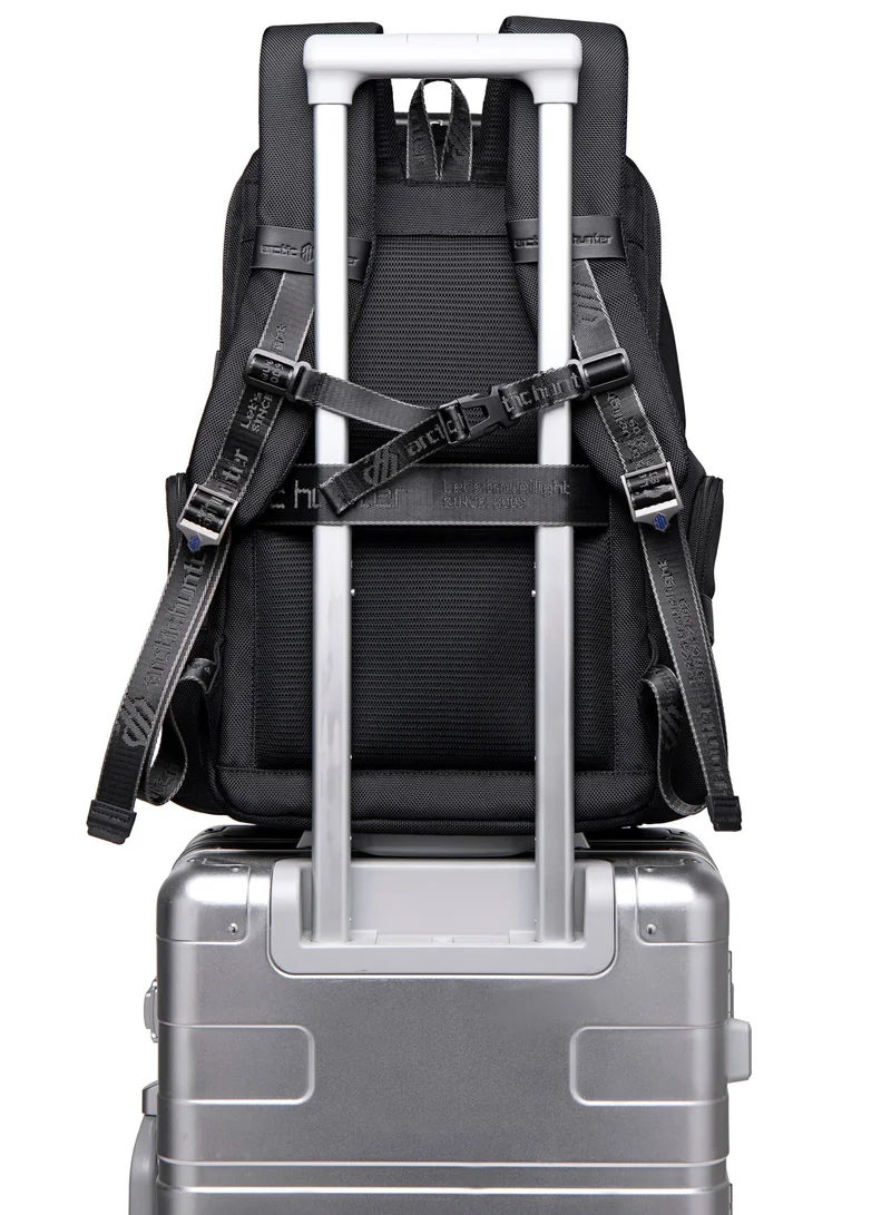 ARCTIC HUNTER Black Premium Laptop Shoulder Backpack TSA Friendly Opening Water/Scratch Resistant Daypack with Built in USB/Earphone Port for Men and Women B00449 Black  | Best Price UAE